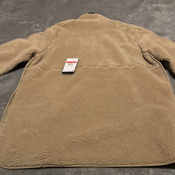 Nike - Picture 3 of 3